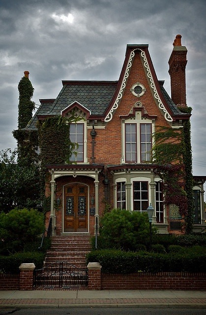 peeblespair:  Charming 