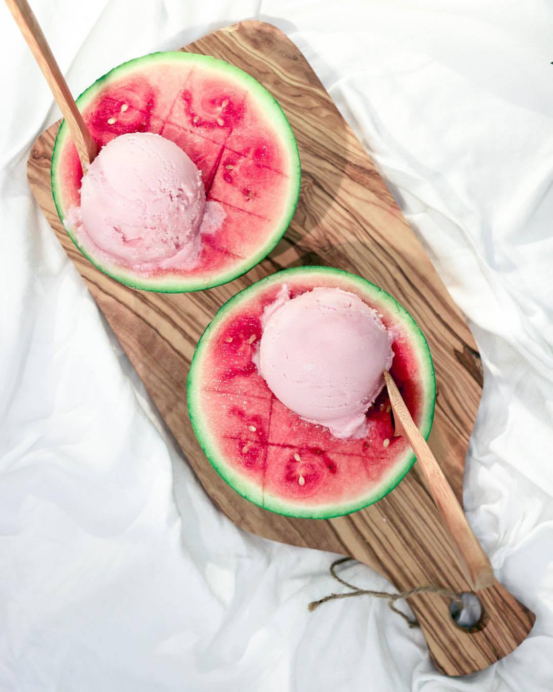 radiantplantlife:  WATERMELON BUBBLEGUM NICECREAM 🍉🍦🍉🍦 this was breakfast!