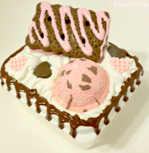 kawaiistomp:I made a chocolate biscuit container. I really like pink and brown together they’re so c