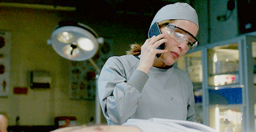 nervouspearl: I appreciate how Scully took the time to do her hair before Mulder arrived.