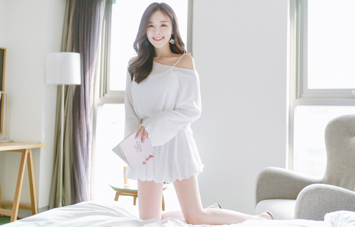 korean-dreams-girls:  Kim Shin Yeong - June 12, 2018 1st Set