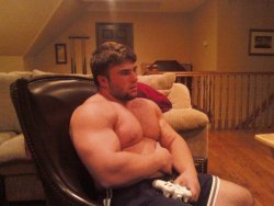 fatboydiet:  Off season bearded chubby jock playing video games. super hot.