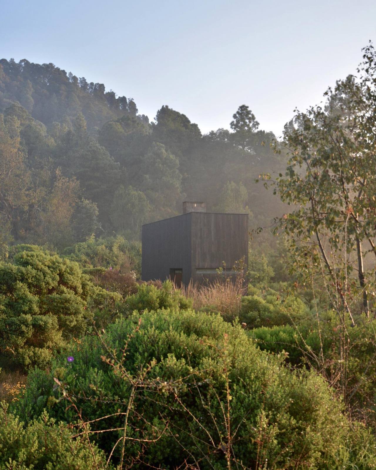 An architect’s compact studio just outside of Mexico City.  Designed by @robhutcharch Photographs by @la.laia.rius @bene_mex and @alberto.kx More photos on @cabinporn.