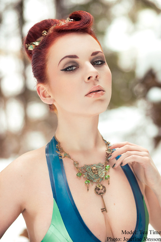 insaniteatime:  Model/Stylist: Tea TimePhoto: Josefine JönssonLatex: Maebelle LatexJewellery: