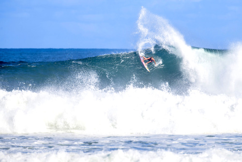 surf-fear:  Jamie O’brien in Hawaii photo by Brent Bielmann