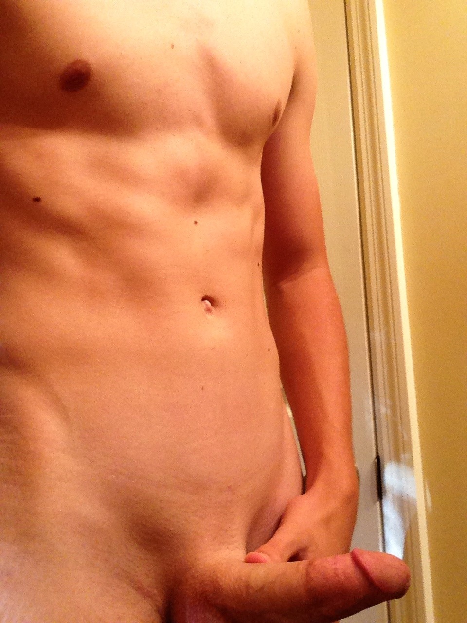 snapchathotguys:  Follow me for more hot straight guys: http://snapchathotguys.tumblr.com