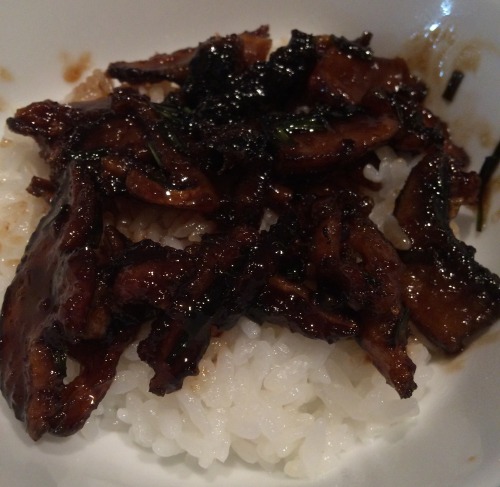 copperbadge:Mock eel in sweet sauce over rice! A fine Independence Day lunch.Mock Eel2 oz dried shii