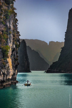 etherealvistas:  Ha Long (Vietnam) by Andrey Vinogradov 