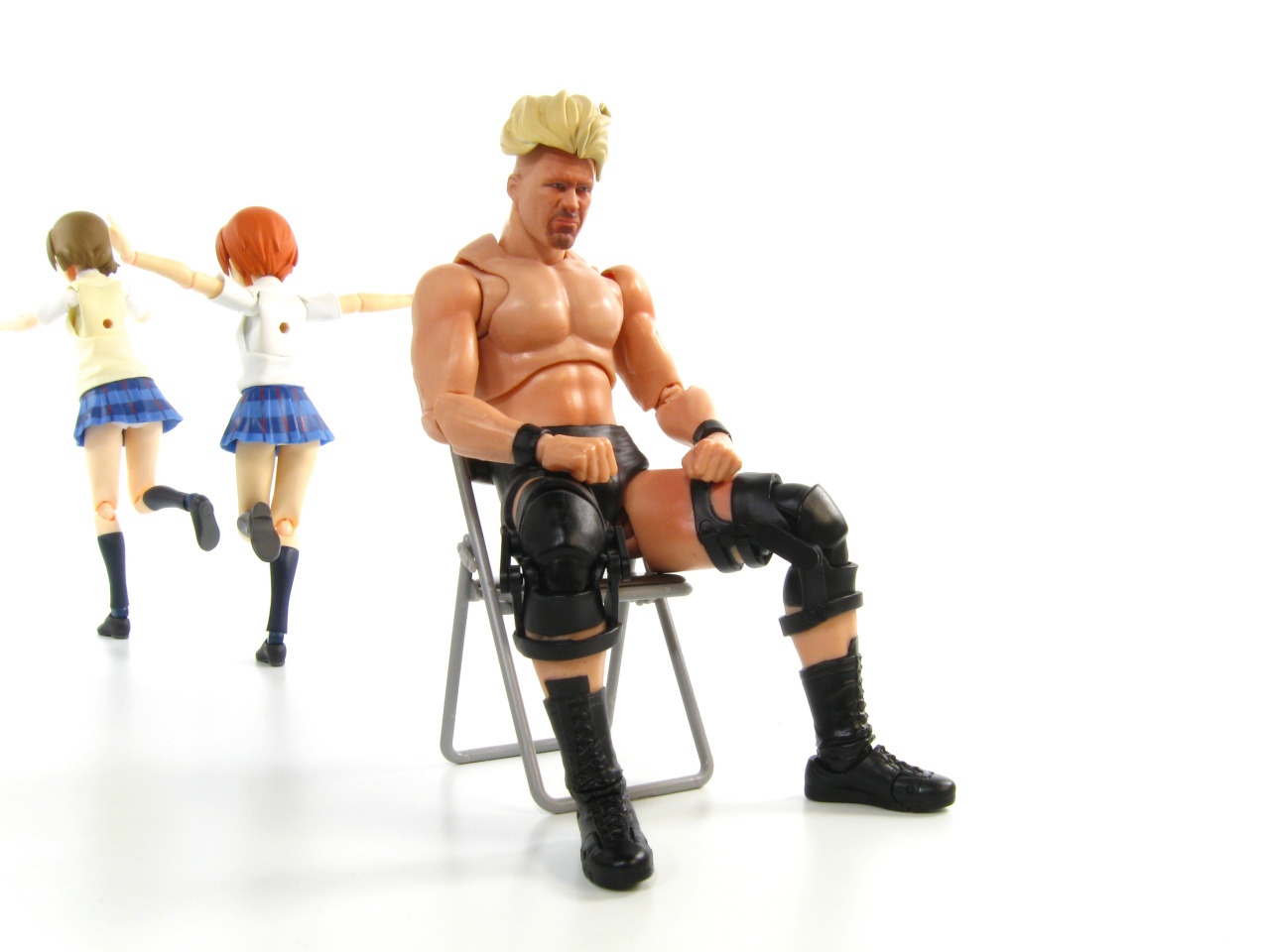 raspberrychainsaw:We couldn’t just leave his bald head all naked like that, Kayo-chin!
