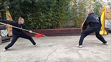 heroofomegle:    Chinese rattan shield techniques from “Hua Jia Men” (video here)