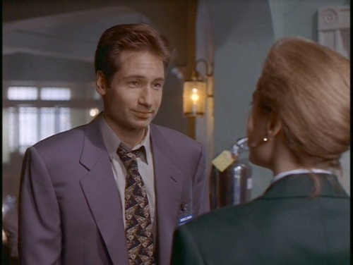 xfiles-behind-the-scenes:A super cute scene from the script of “Squeeze” (1x03). Takes place right a