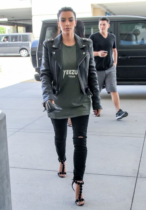 kimkardashianfashionstyle:August 5, 2014 - Kim Kardashian at the Topanga Mall in Woodland Hills.
