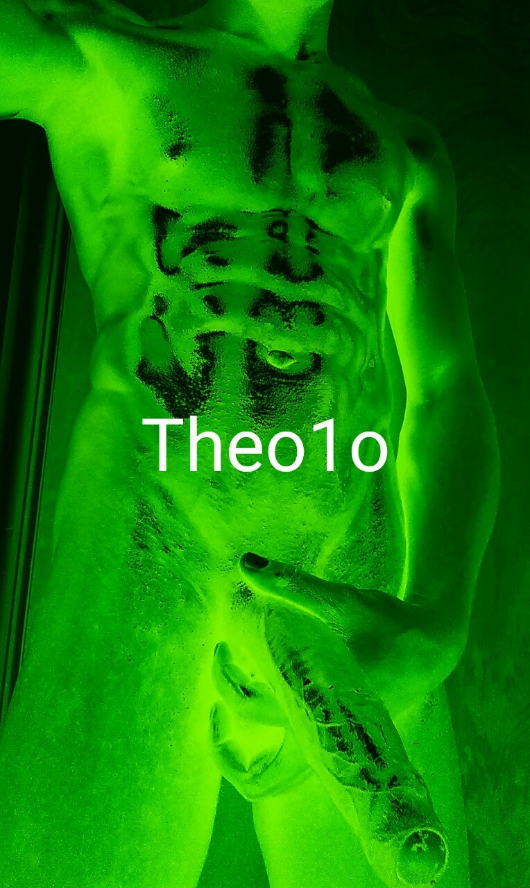blogxlbigdick:  theo2o:  Who wants it? 😍😍😍   real amateur big black cock