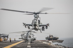 bmashine:AH-1Z Viper takes off from the deck of the UDC U.S. Navy USS “Boxer” to cover the ship during passage through the Strait of Hormuz. August 2019.