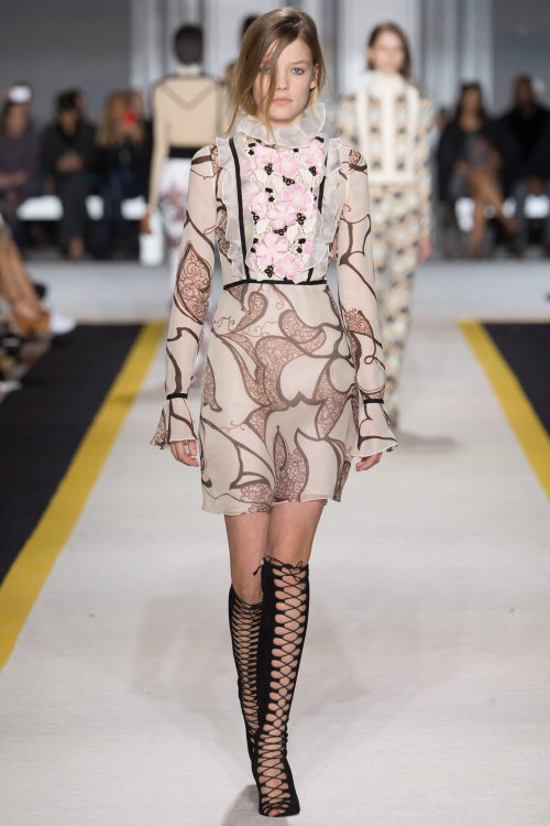 Giambattista Valli F/W 2015 Ready-to-wear.