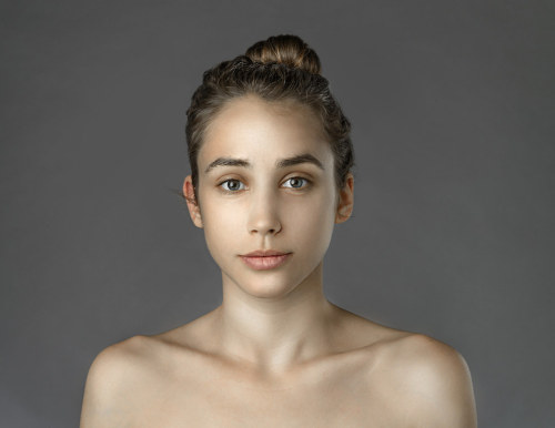 tonedbellyplease:  This is so interesting.  This Woman Had Her Face Photoshopped In Over 25 Countries To Examine Global Beauty Standards Through her work, Esther Honig hopes to discover if a global beauty standard actually exists. This is her unaltered