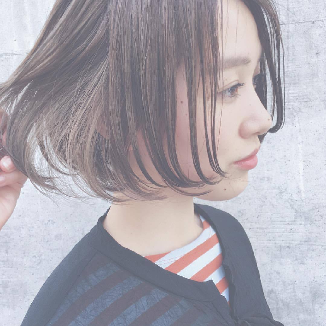 .
内側に密かなハイライト♡
.
細かく入れて透明感たっぷりなベージュカラー
.
#toyohair #hairstylists #hairandmake #ハイライト#透明感 #ベージュカラー #透け感#ナチュラル#ショートヘア
#はなこいつもありがと♡