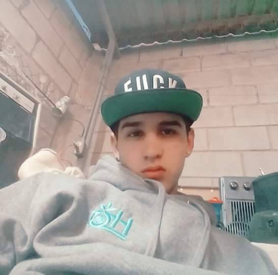 lukass91:  Mmm que rica verga se carga el morrito etero papito LIKE Y COMPARTAN PLEASE