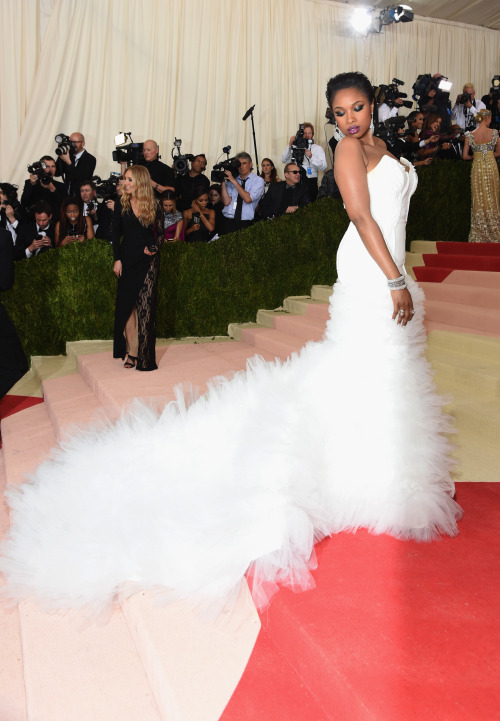 futureblackpolitician:  celebritiesofcolor:  Jennifer Hudson attends the “Manus x Machina: Fashion In An Age Of Technology” Costume Institute Gala at Metropolitan Museum of Art on May 2, 2016 in New York City.  😩😩😩😩 how sway