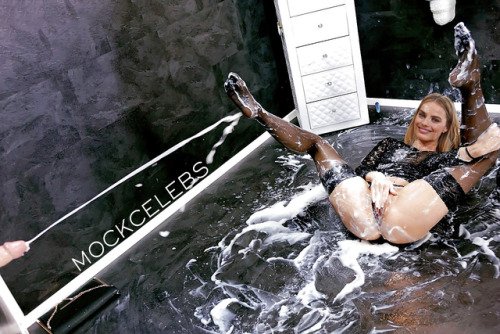 XXX mockcelebs:  Margot Robbie || Glory Hole photo