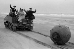 Ww1Ww2Photosfilms:   1941, Tayport Beach. Having Fun? Members From The Mine Recovery