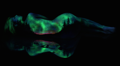 jedavu:Stunning Fluorescent Landscapes Painted on Bodies by Photographer and artist John Popple