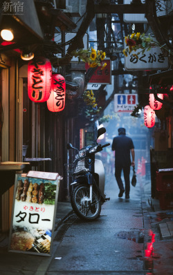 heartisbreaking:   	Shinjuku Old alley by Jiratto     