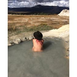 soakingspirit:  Perfect end to a perfect day #nakedinnature #mountaingirls #hotsprings #mammoth  