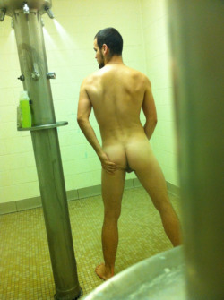 mascjock8guy:  I love communal showers…