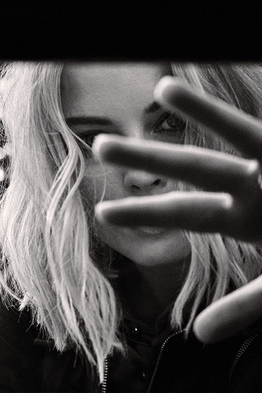 justiceleague:Margot RobbieBy Craig McDean // W Magazine November 2017