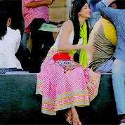 outfits: shruti in srimanthudu.