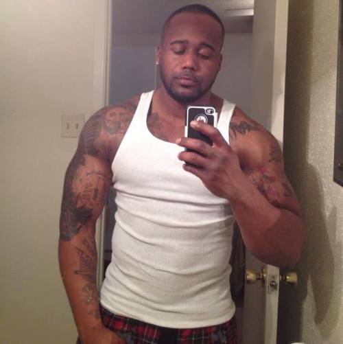 iamkingiamboss:  thickboyswag:  charlibal:  Guys with Iphone series Swole SMASHER  🙌🙌🙌😏😏🙌💦💦💦💦  Http://iamkingiamboss.tumblr.com   Damn Sexi