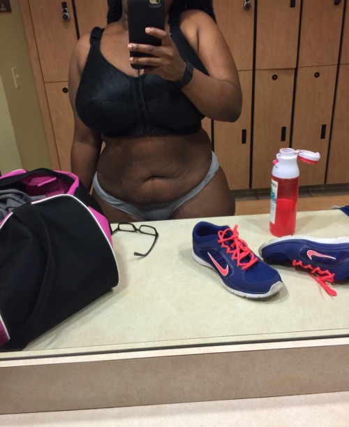 plotprincessss:  curvellas:  I lost 100 pounds lol  😩😍👏🏾👏🏾👏🏾