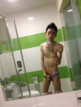 0805ivan:  帥哥的大粗屌, 實在太誘人了