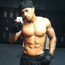 kingxavier69:  fantastikzay:  #derek   Follow Me @ kingxavier69.tumblr.com Athletic Sexy!! 