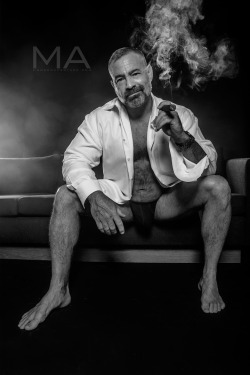 daddyandcubby:  Joe Whitaker pulls off cigars better than just about any man.