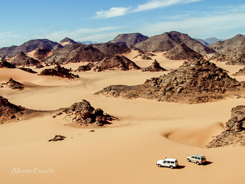 جبال أكاكوس أو تدرارت أكاكوس تقع في جنوب غرب ليبياThe Acacus Mountains or Tadrart Acacus, Located in