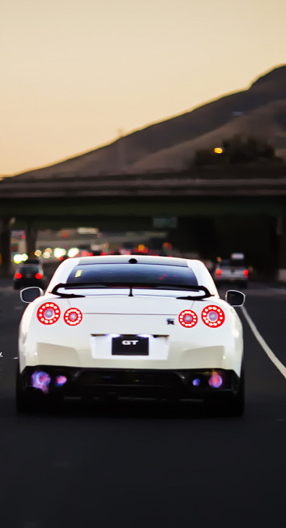 Sex supercars-photography:   GT-R | Source  pictures