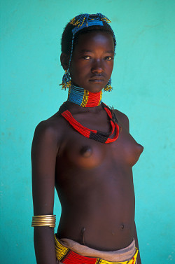 Ethiopian Banna women, by Jose Luis Trisan.