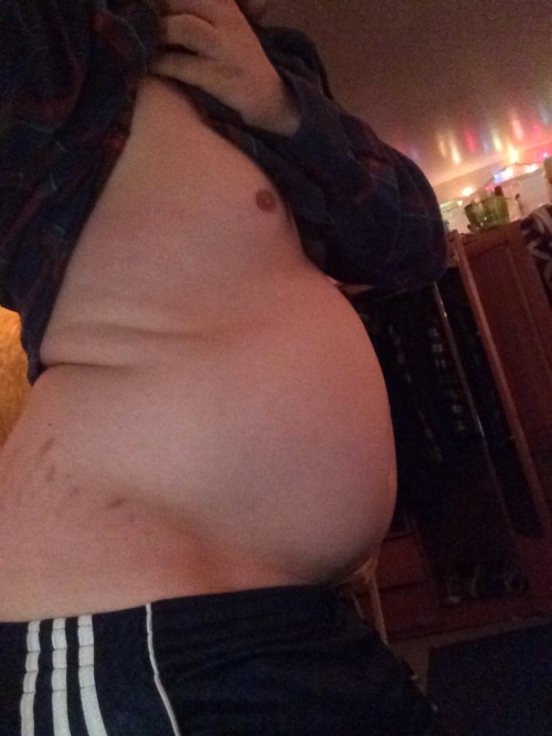 slimmer-than-youu:  bellylover111:  So fucking full. I feel like a blimp. I need a gal to come rub this so badly. Its so heavy and tight. I couldnt stop rubbing it all night and patting it cuz its just so round xD Despite the enormous pressure in there…