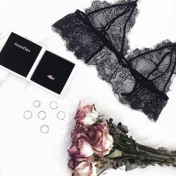 queen-ghold:get this bralette: here