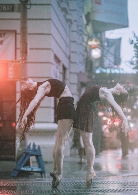 ballet-birdy:  Dancers on the streets of New York, photographed by Omar Z. Robles.