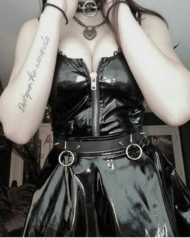 poisonnightmares:  plagueflowers  