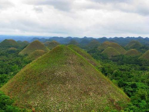 Chocolate Hills At the center of the island of Bohol in the Philippines sits this fascinating Nation