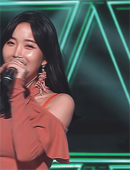 stanthemyoucowards:(181116) hyunyoung - laser beam