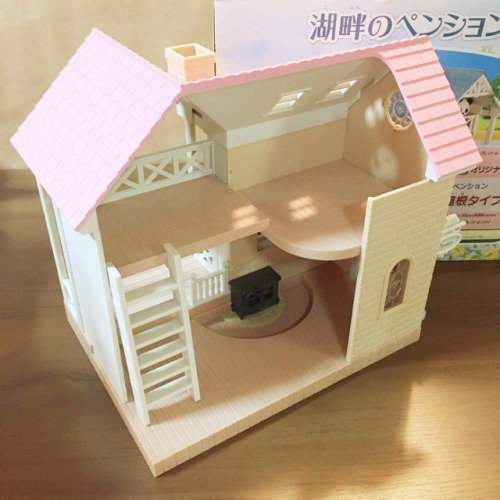 seaprincess-selkie:Can my dream house be this little pink Sylvanian Families house?