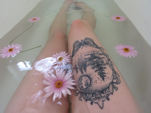 prettyf0x:  Bathing with flowers is oddly porn pictures