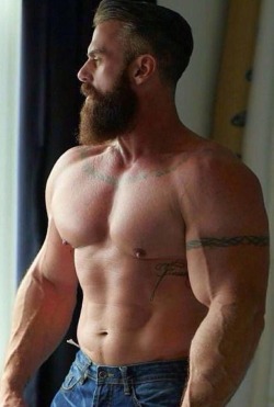 pec-men:  pec-men.tumblr.com