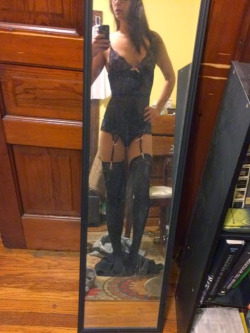 ellebabyd:  Bored, so I may as well play dress up.  Mmm   sexy :)