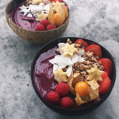 in love w/ @coconutbowls  // smoothie bowls #2 will be my next video, so stay tuned